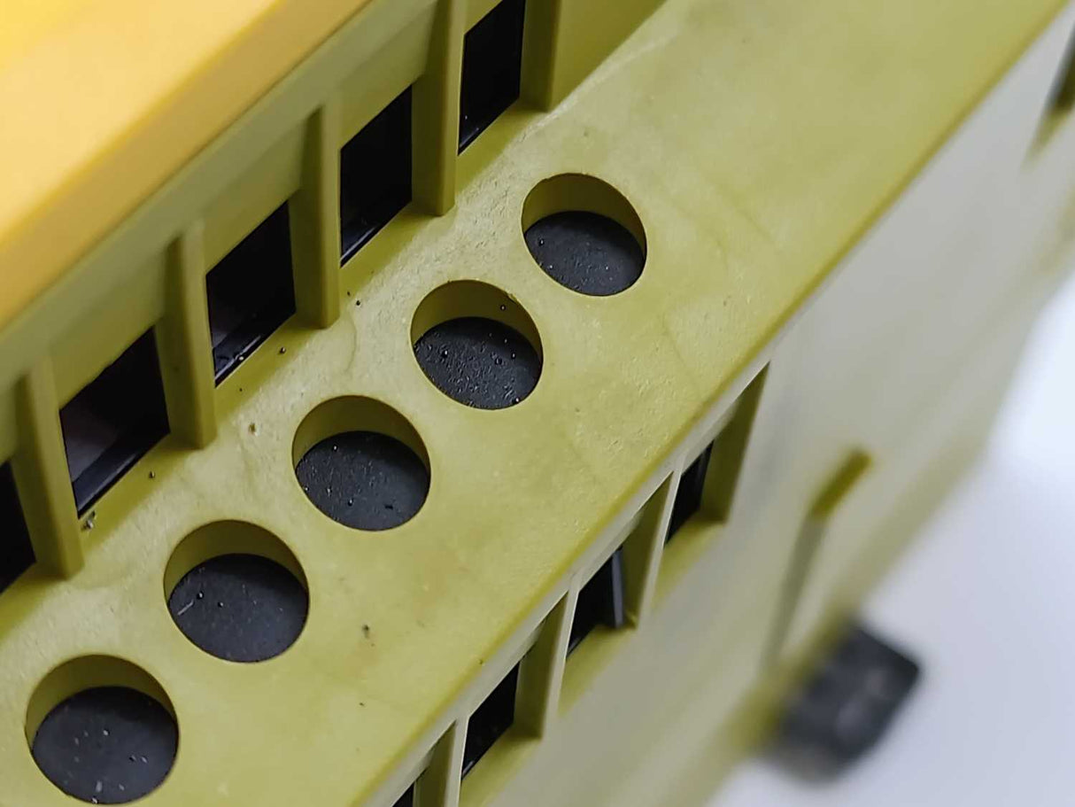 Pilz 774013 PNOZ 2VQ Safety Relay
