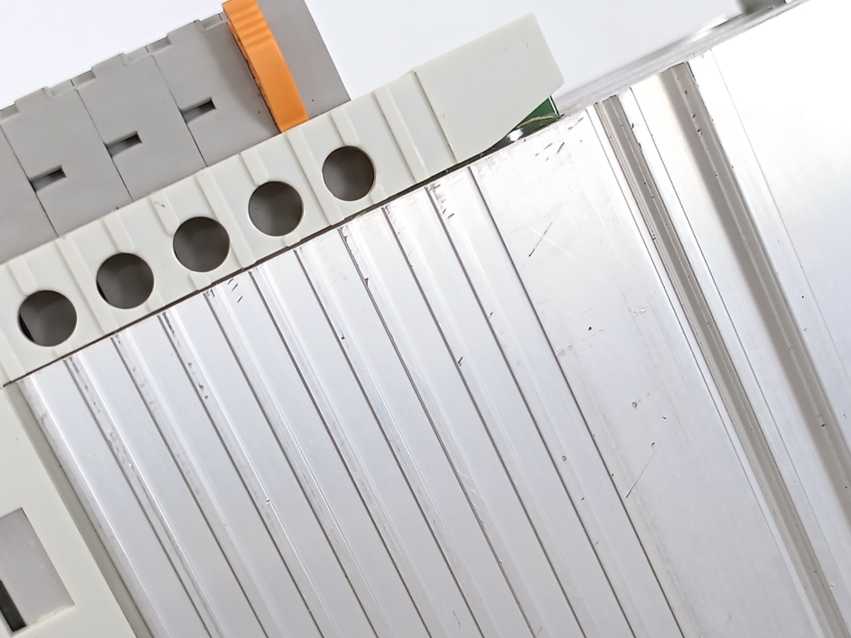LENZE E82EV751_2C 13127093 02342685 8200 Vector Frequency Inverter