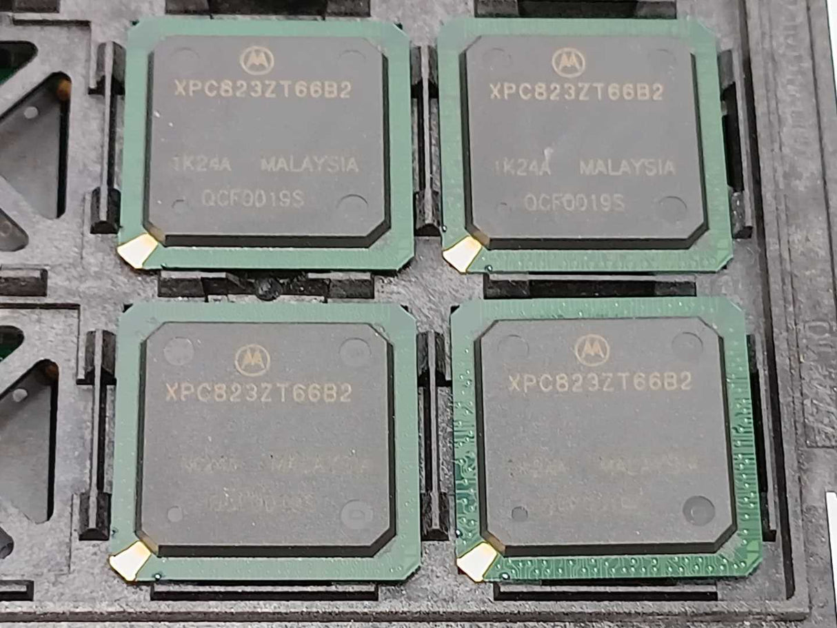 Motorola XPC823ZT66B2 1K24A RISC Mikroprozessor 32-Bit MPC8XX 66 MHz, PBGA-256