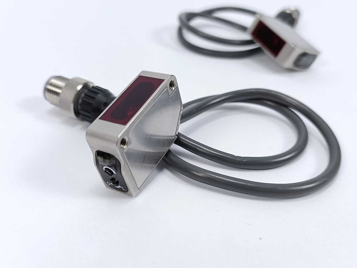 OMRON E3ZM-T81-S1J 0.3M Set with E3ZM-T81-D and E3ZM-T81-L