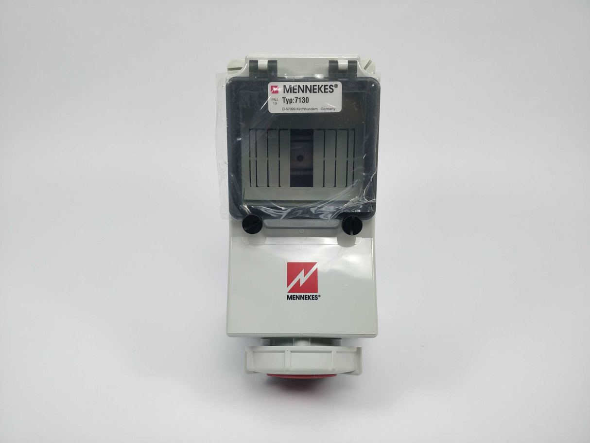 Mennekes 7130 Wall mounted socket 16A