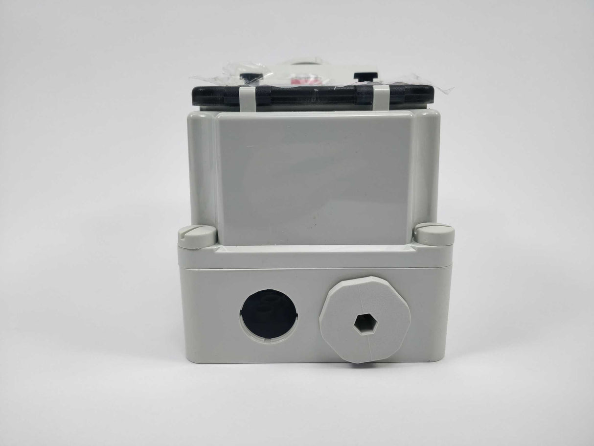 Mennekes 7130 Wall mounted socket 16A