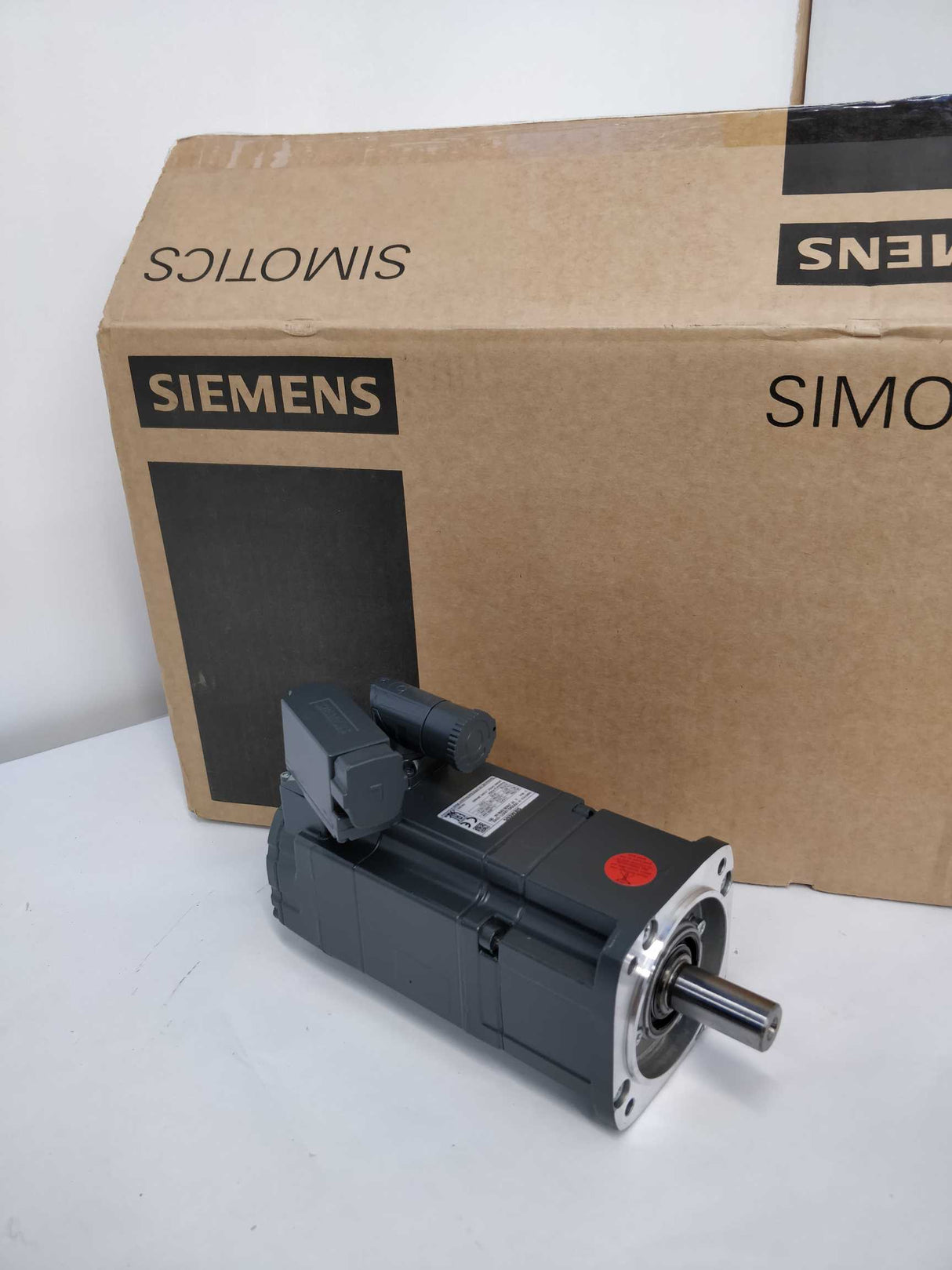 Siemens 1FK7042-2AK71-1UH2 Synchronous motor