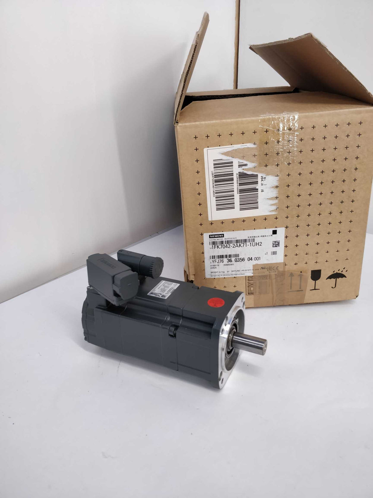 Siemens 1FK7042-2AK71-1UH2 Synchronous motor