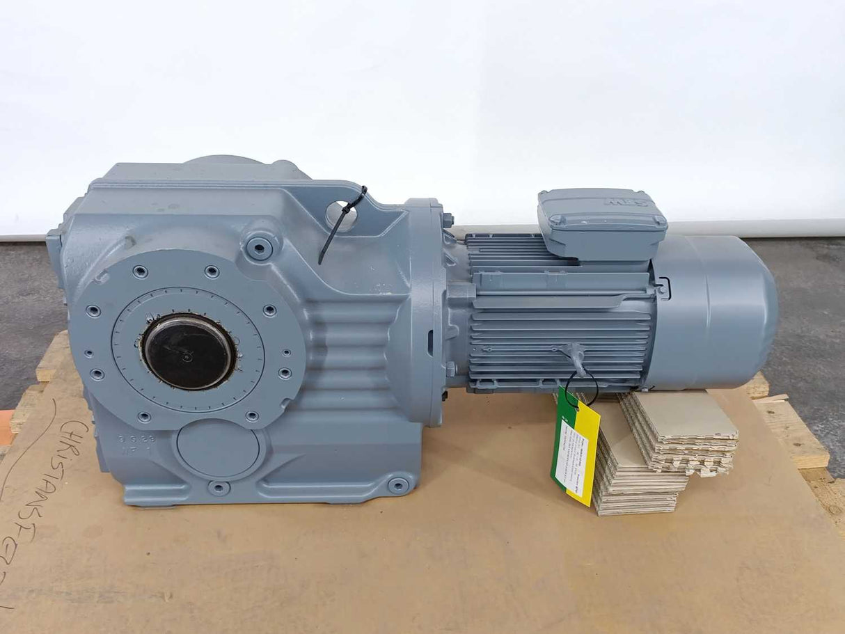 SEW-EURODRIVE  KA97DRN100L4/BE5 3kW Gearmotor. i=176,05
