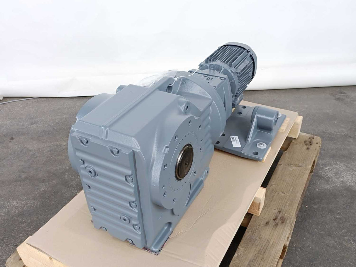 SEW-EURODRIVE  KA97/TR57DRN100LS4 2,2kW Gearmotor. i=232