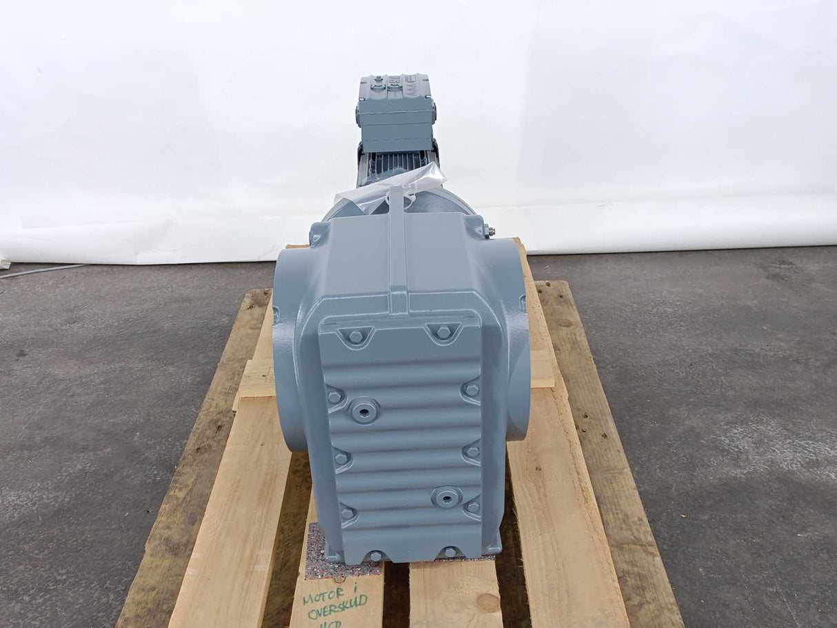 SEW-EURODRIVE  KA97R57DRN90L4/MM15 1,5kW Gearmotor. i=437