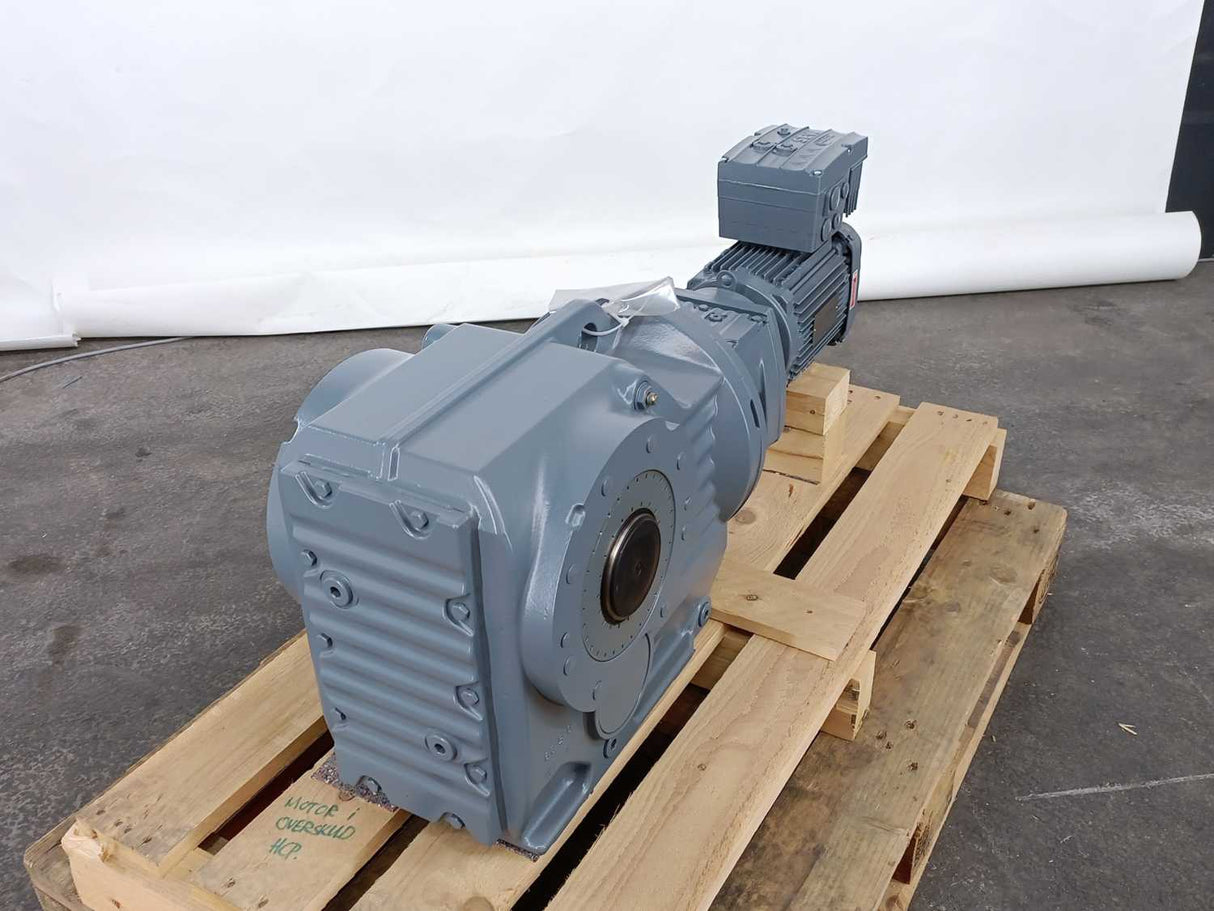 SEW-EURODRIVE  KA97R57DRN90L4/MM15 1,5kW Gearmotor. i=437