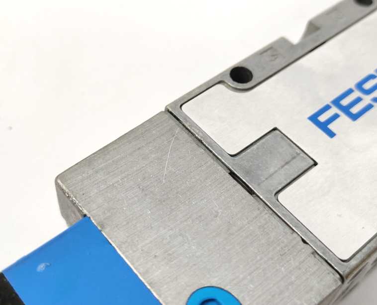 Festo 30477 MVH-5/3G-1/8-B Solenoid Valve + 119807 x2