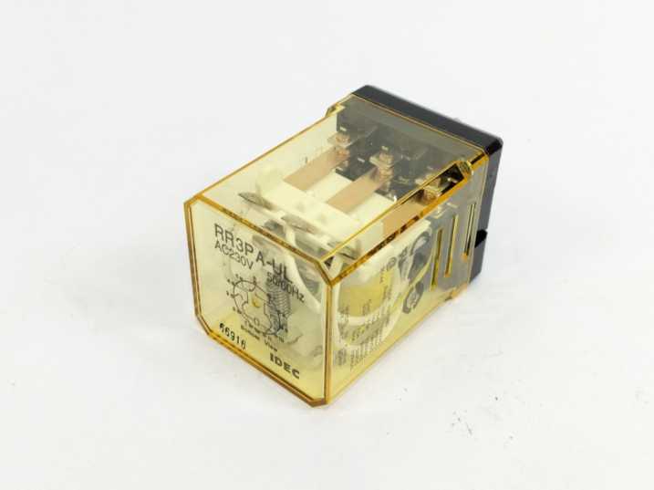 Idec RR3PA-UL Relay AC230V Batch 10 pcs.