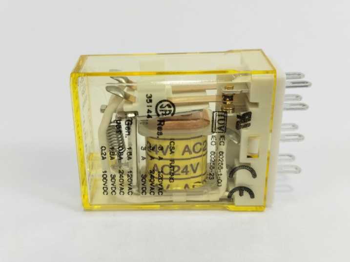 Idec RY2S-U Miniature Relay Batch 7 pcs.