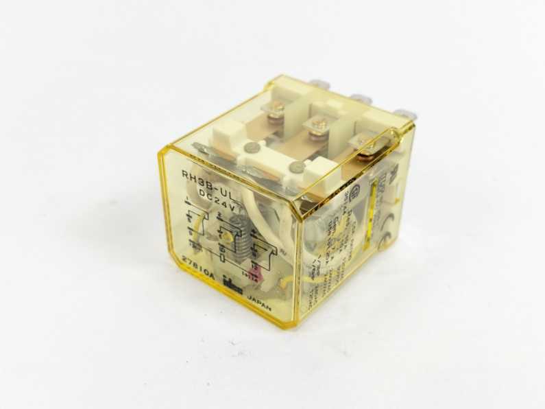 Idec RH3B-UL Relay AC230V Batch 10 pcs.