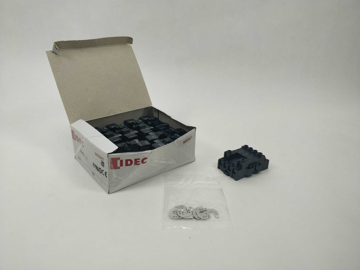 Idec SH4B-05C Socket DIN Mount fingersafe. 9 Pcs.