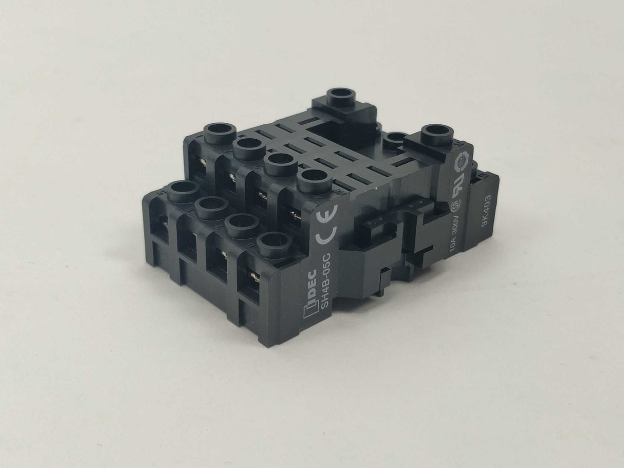 Idec SH4B-05C Socket DIN Mount fingersafe. 9 Pcs.