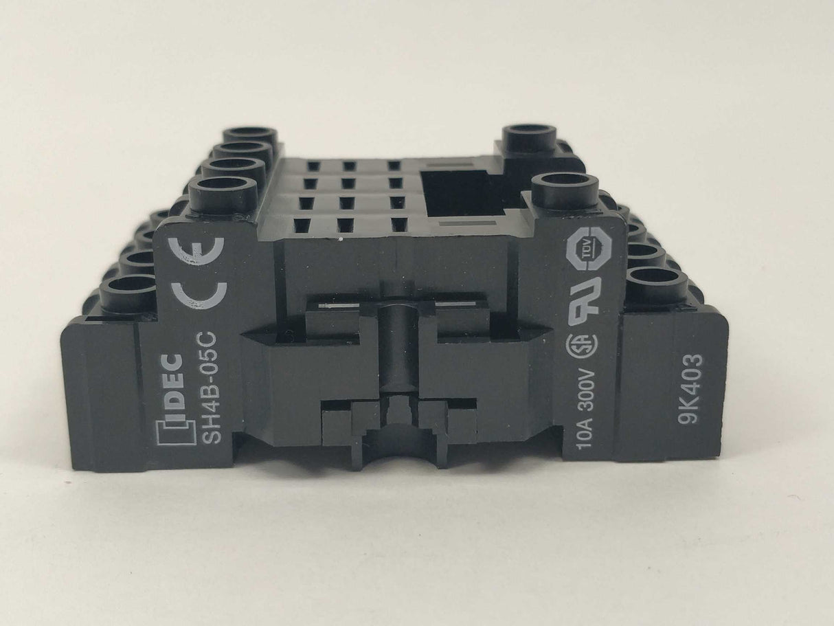 Idec SH4B-05C Socket DIN Mount fingersafe. 9 Pcs.