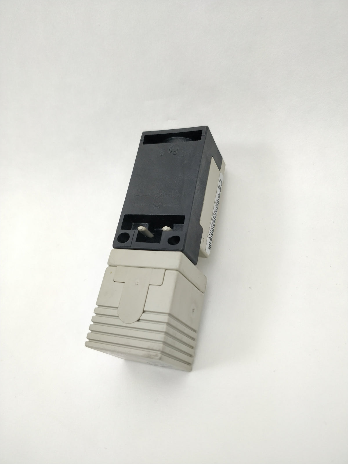 Omron E2Q3-N15ME4-G Proximity Sensor