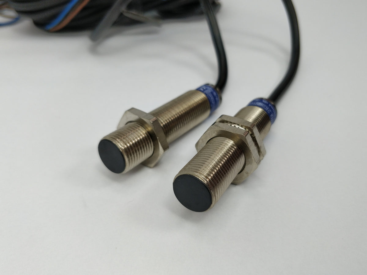 Telemecanique XS1M12PA370L2 Proximity sensor 2pcs