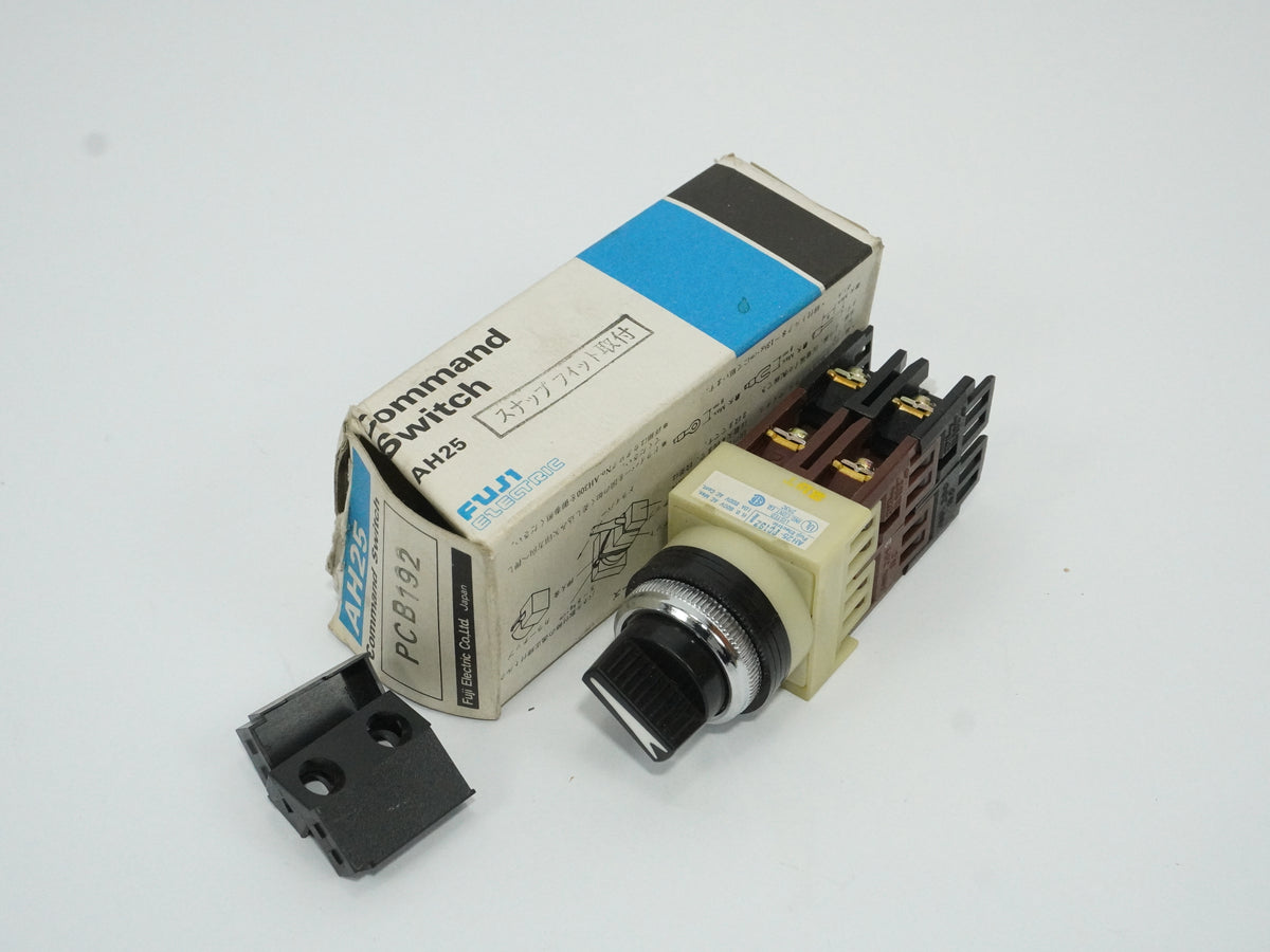 Fuji Electric AH25-PC19Z AH25-PC19Z Selector Switch / Push Button