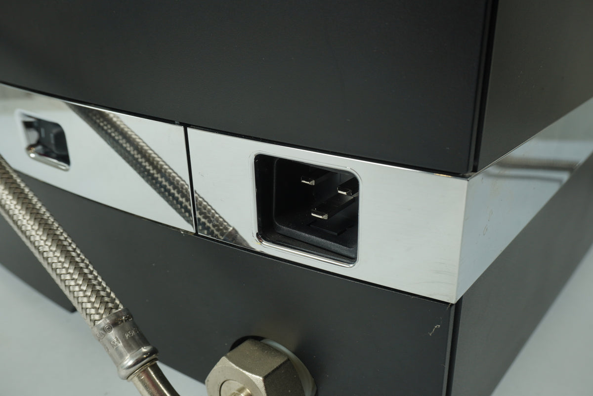 Jura 15249 GIGA X8c Black