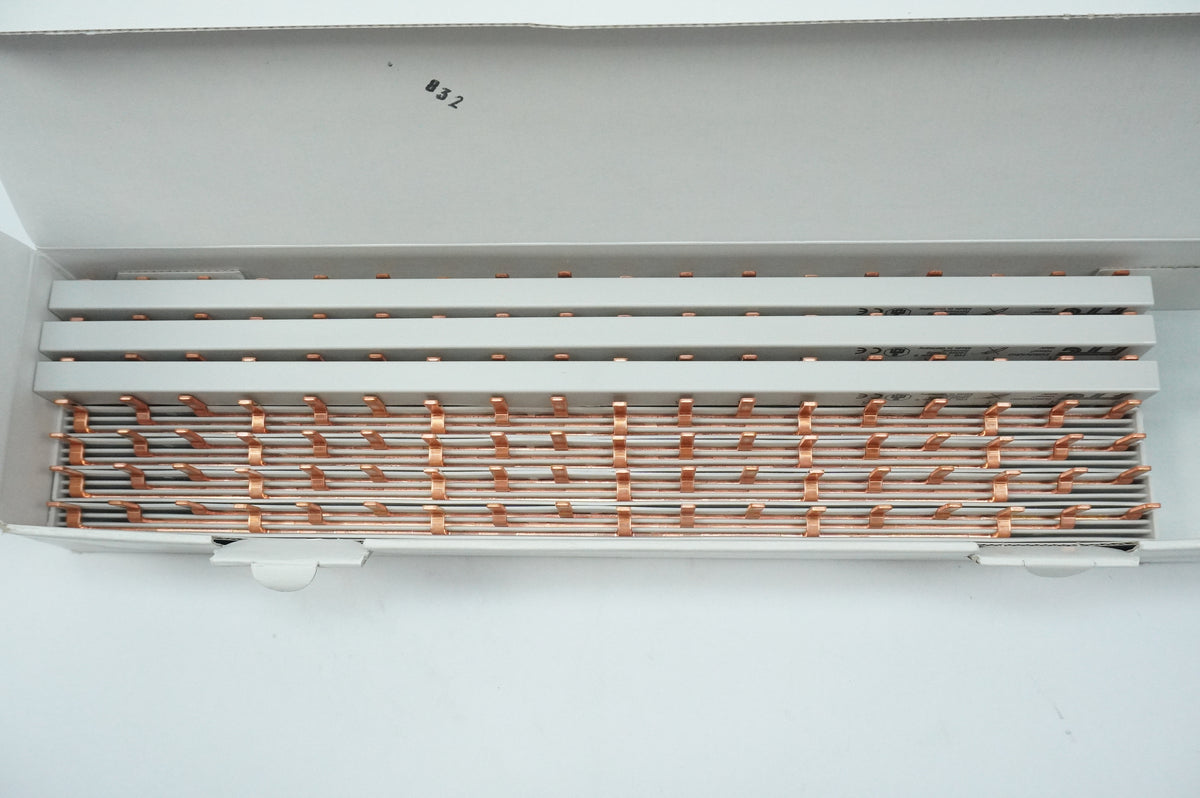 FTG ESS31810 EV Busbar 3P 18M pin 10mm² L1-L2-L3 10pcs. batch