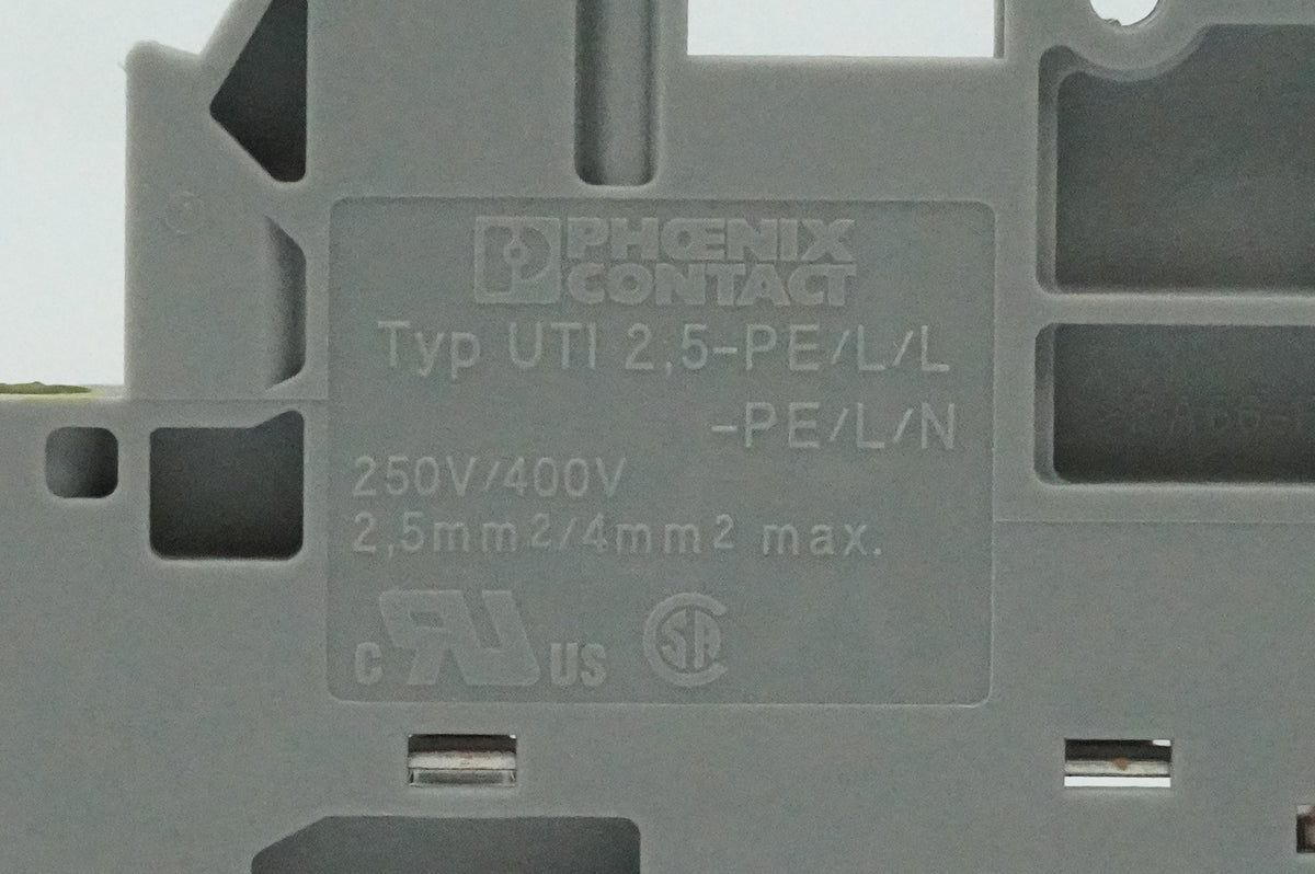 Phoenix Contact 30 76 03 0 UTI 2,5-PE/L/N Terminal Block Batch of 48 pcs.