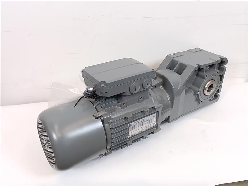 LENZE M55BP080M045EF05C 0,75kW Motor w/ G50BB124MHBR2C00 i=37,967 Gearbox