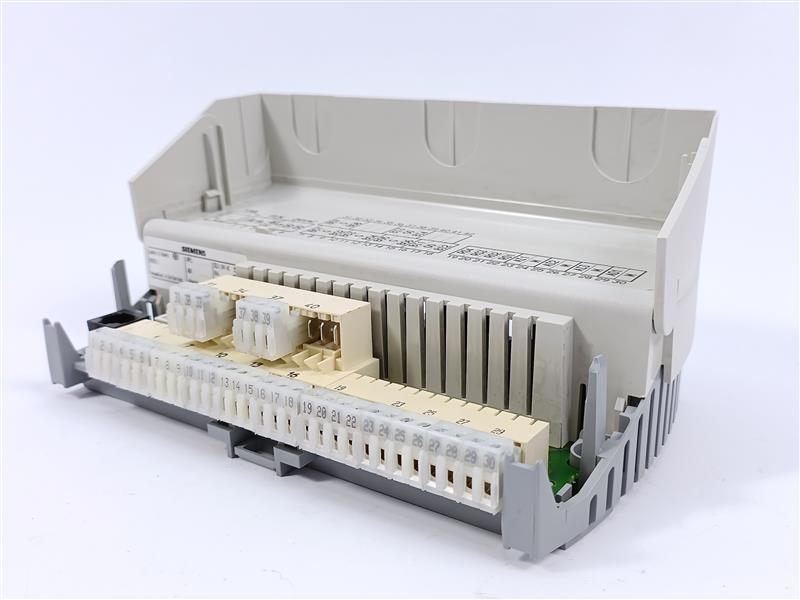 Siemens / Landis & Staefa RCE92.1 Programmable Room Temperature Controller