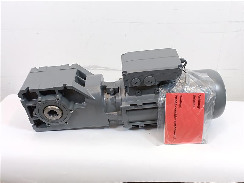 LENZE M55BP080M045EF05C 0,75kW Motor w/ G50BB124MHBR2C00 i=37,967 Gearbox