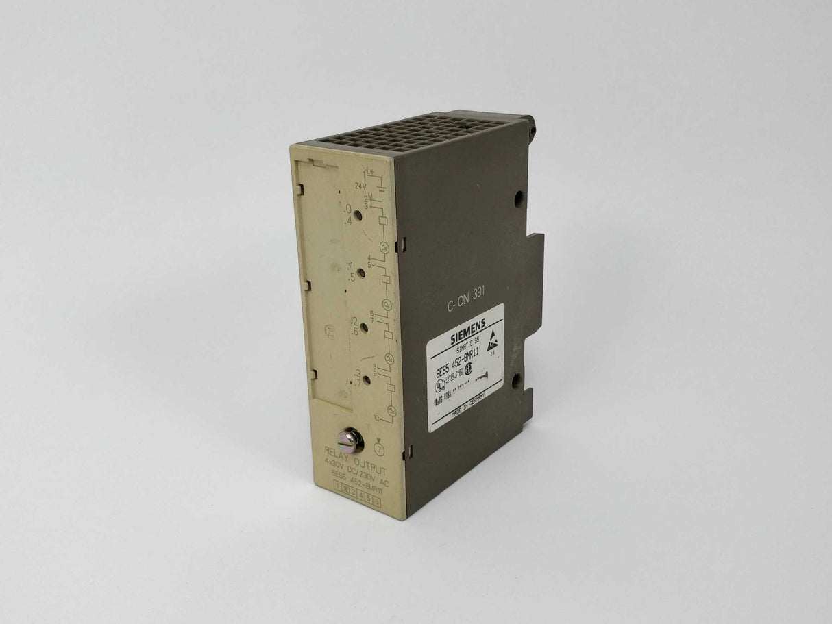 Siemens  6ES5 452-8MR11 version 2 Output Module