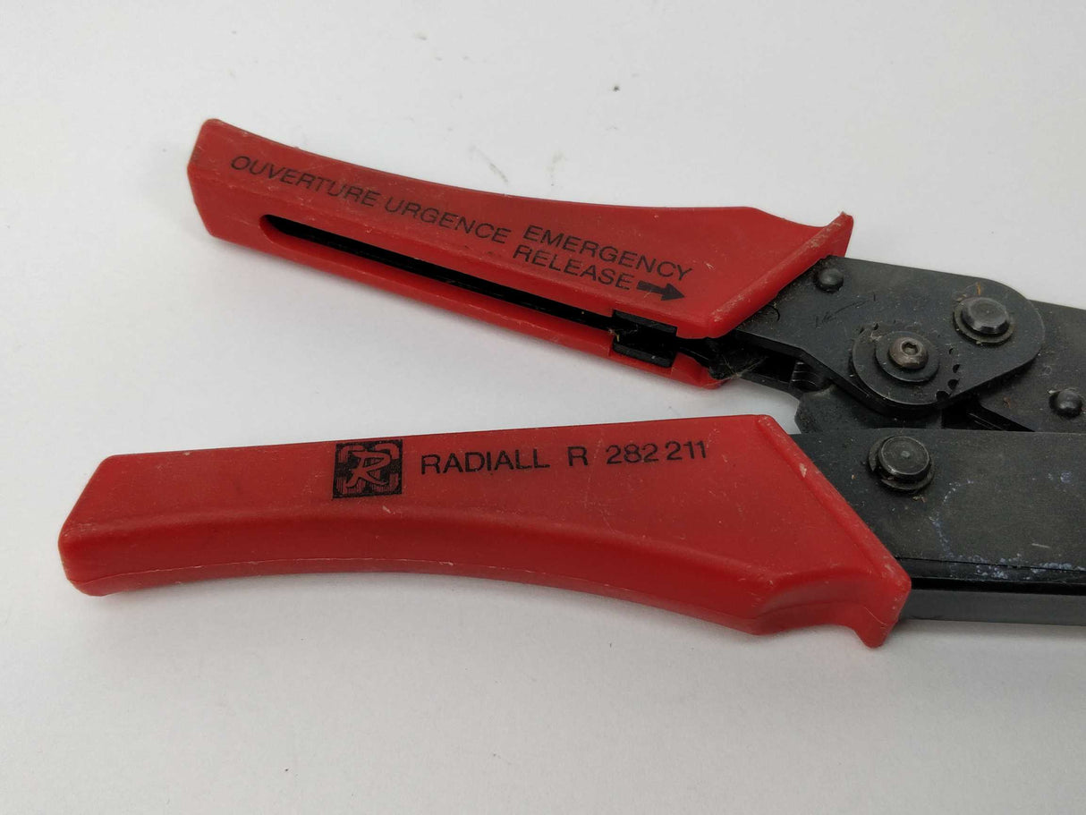Radiall R 282 211 Portable Crimping Tool
