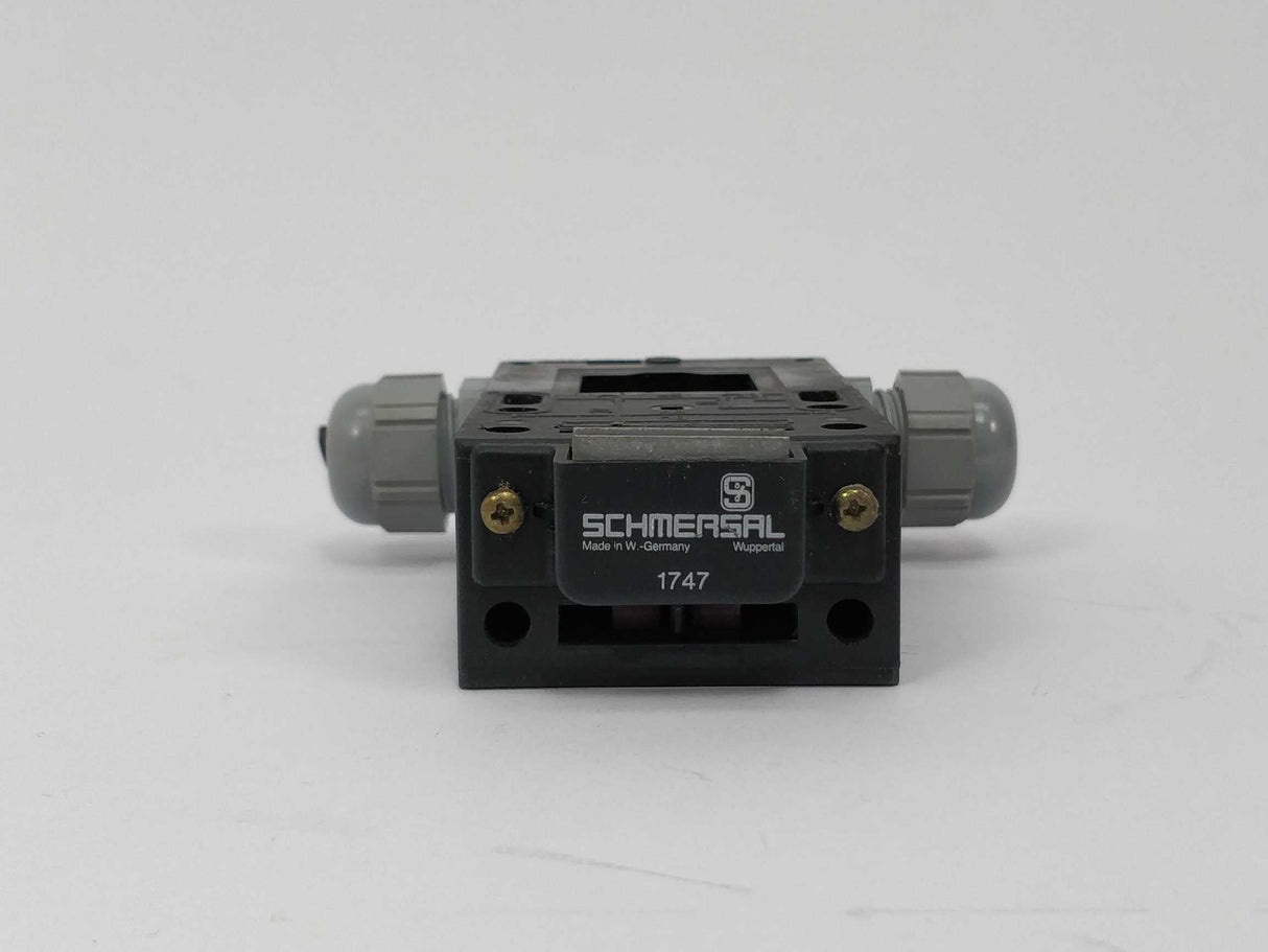 Schmersal Az 16-02 Zvr  With Safety Key