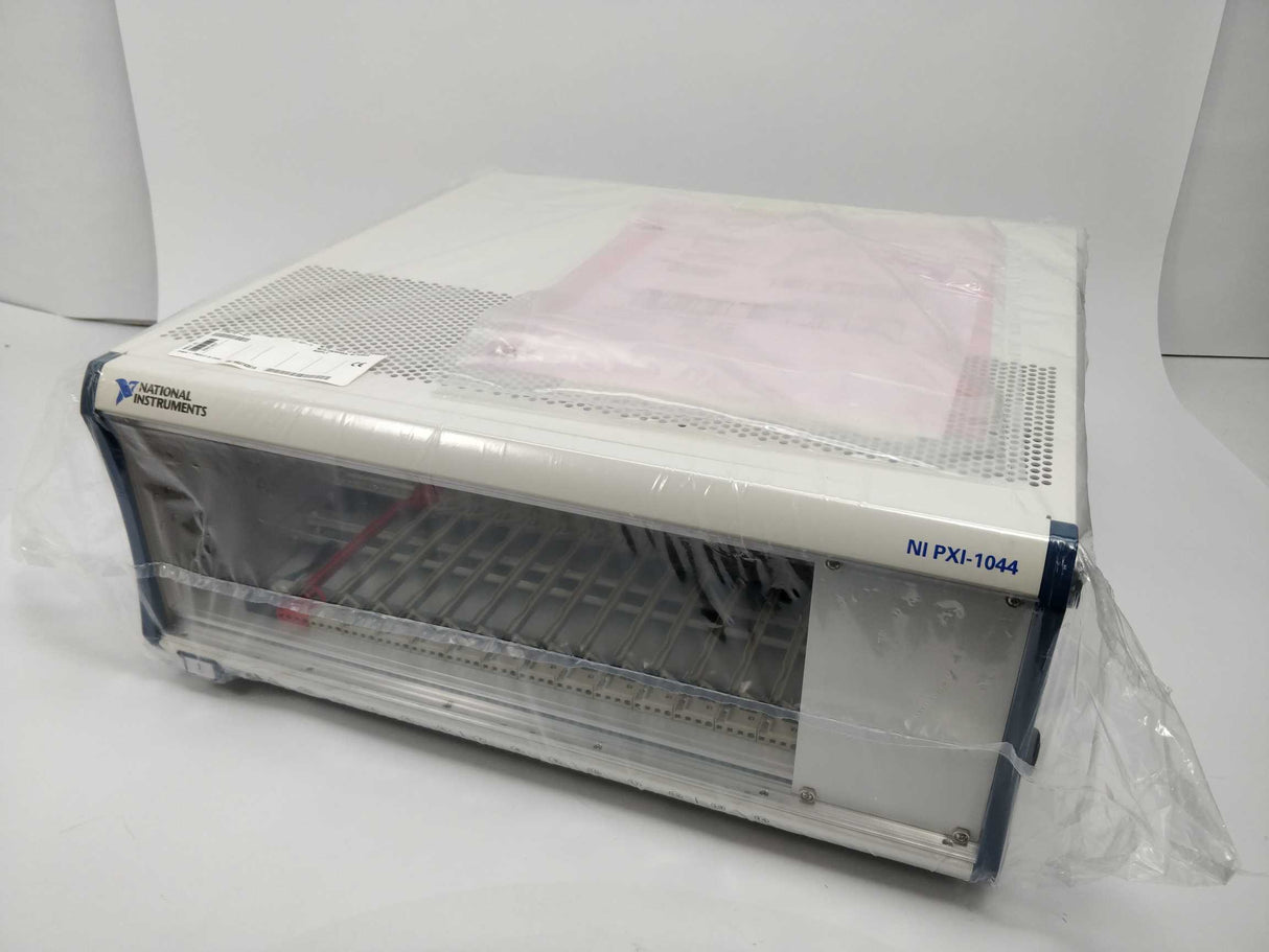 National Instruments PXI-1044   14-Slot, Legac PXI Chassis