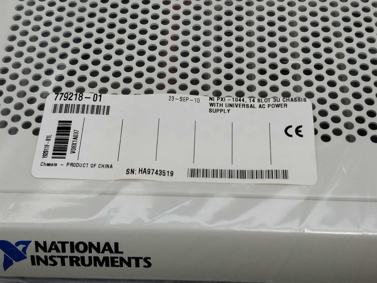 National Instruments PXI-1044   14-Slot, Legac PXI Chassis