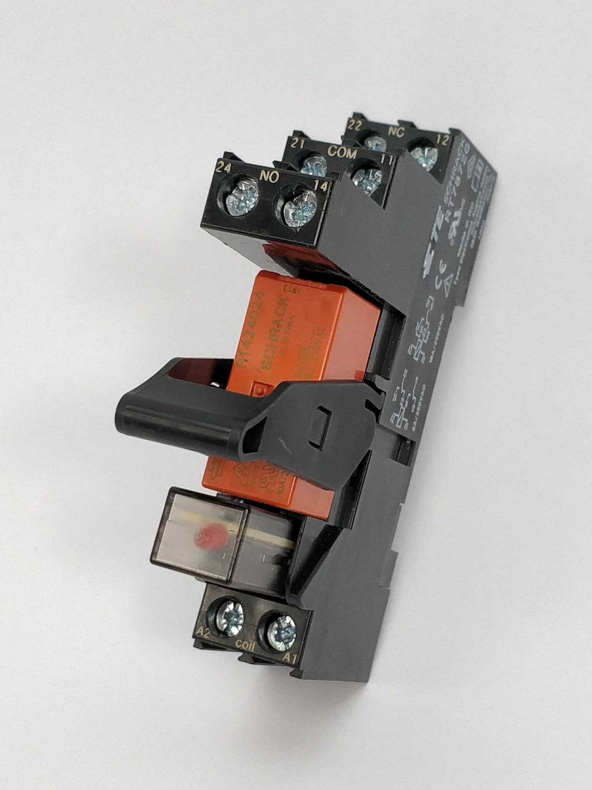 Schrack RT78726  Socket with EM18 and 24VDC RT424024