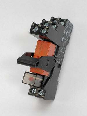 Schrack RT78726  Socket with EM18 and 24VDC RT424024