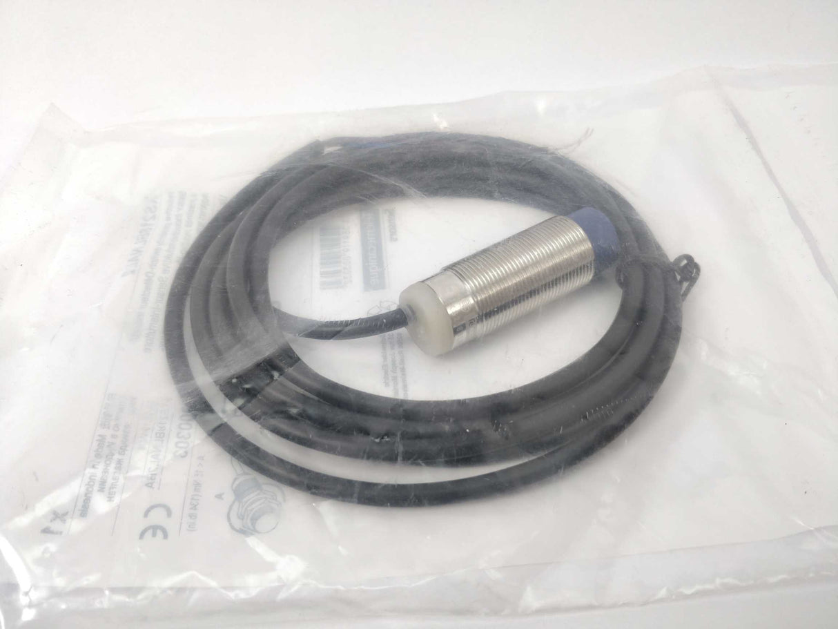 TELEMECANIQUE XS218BLNAL2 900303 inductive proximity switch