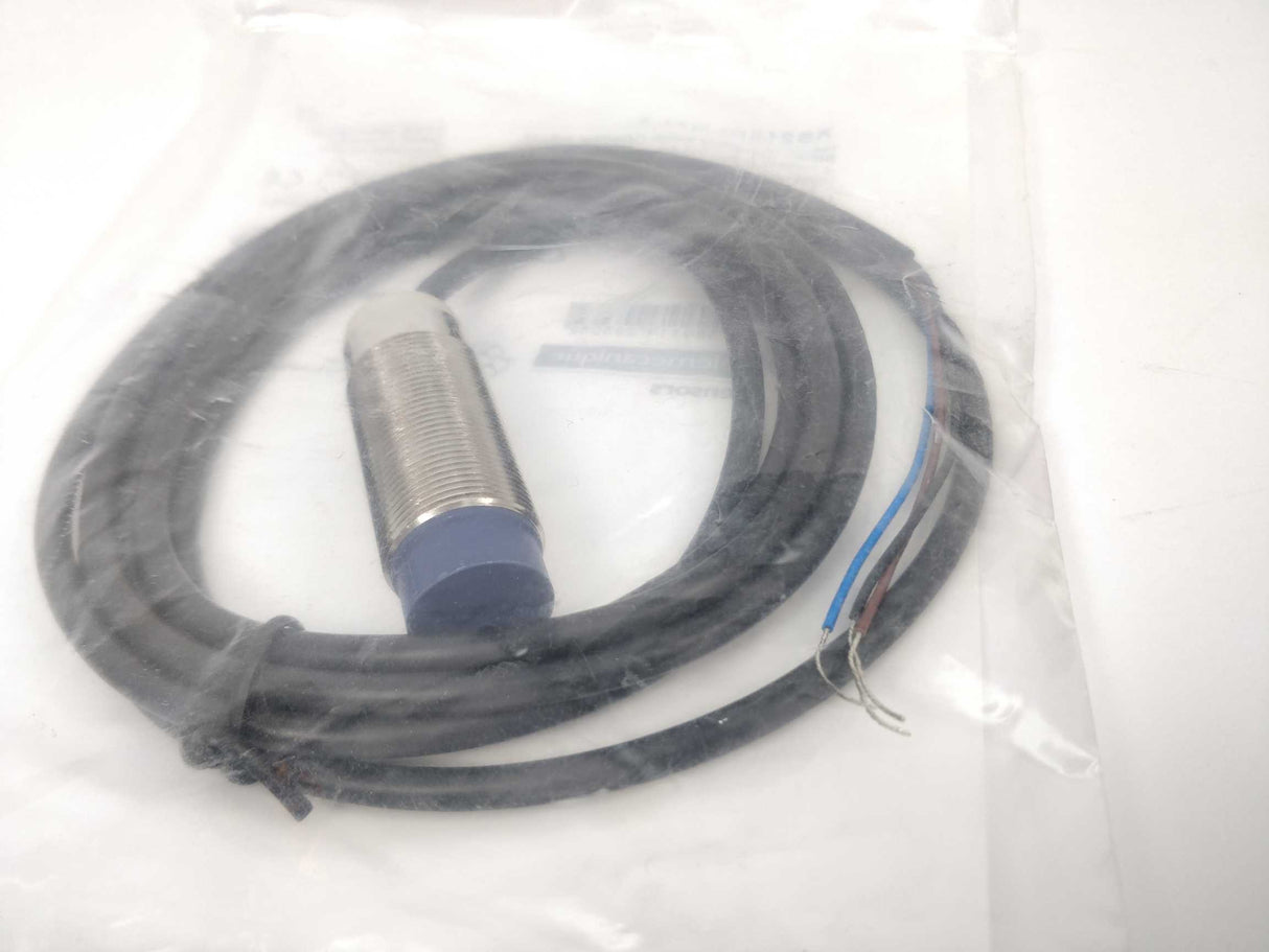 TELEMECANIQUE XS218BLNAL2 900303 inductive proximity switch