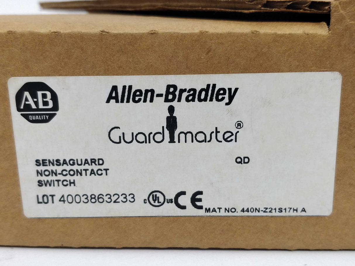 AB 440N-Z21S17H Sensaguard non-contact switch, Unused