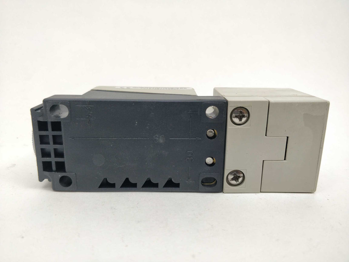 OMRON E2Q2-N30ME3-G Plug in proximity sensor