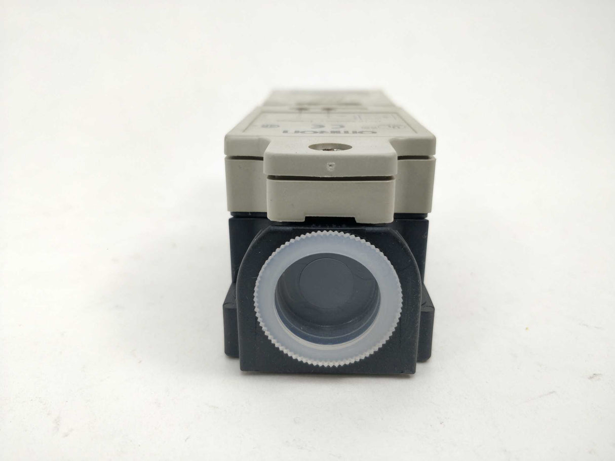 OMRON E2Q2-N30ME3-G Plug in proximity sensor
