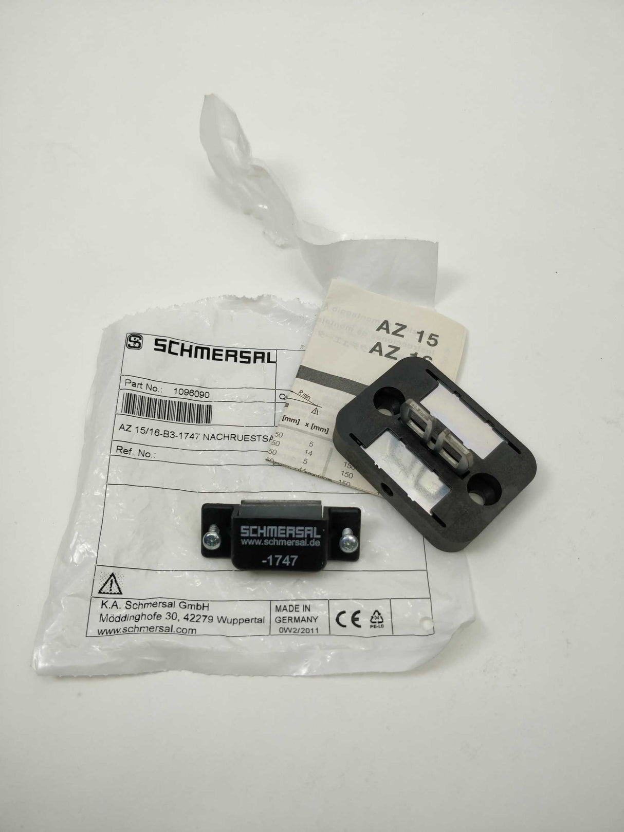 Schmersal 101096090 AZ 15/16-B3-1747 Magnetic Actuator