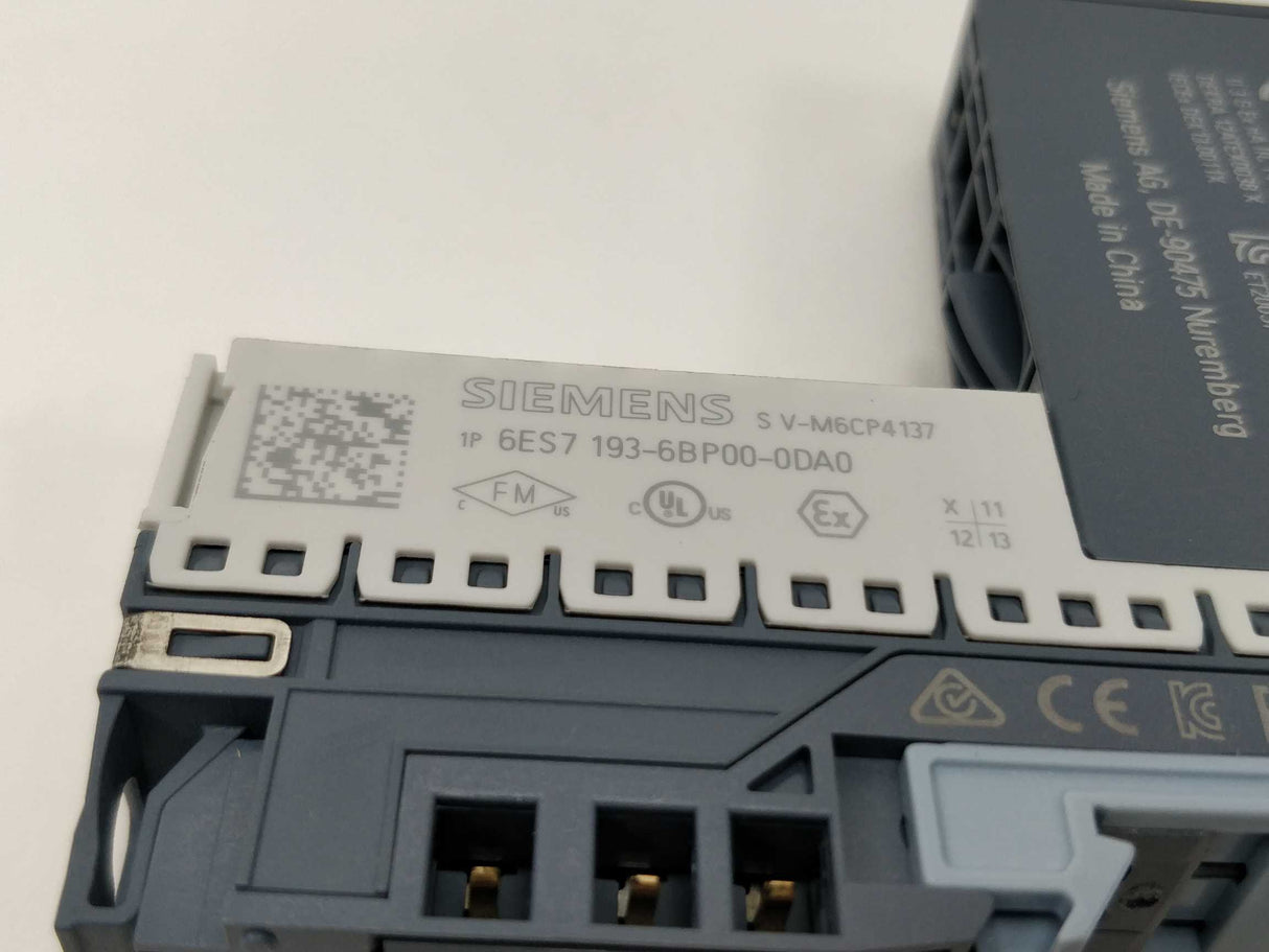 Siemens 6ES7131-6BH01-0BA0 with base 6ES7193-6BP00-0DA0