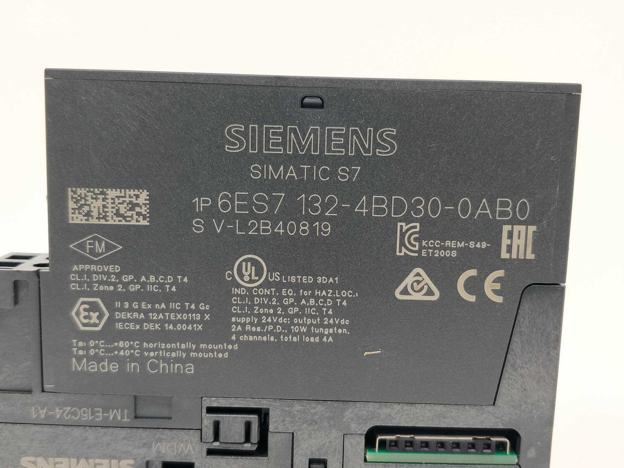 Siemens 6ES7132-4BD30-0AB0 Digital output module & 6ES7193-4CA30-0AA0