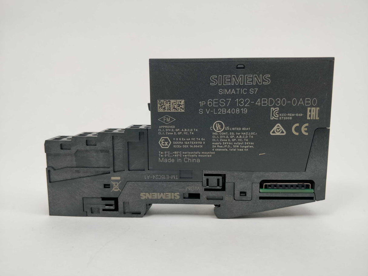 Siemens 6ES7132-4BD30-0AB0 Digital output module & 6ES7193-4CA30-0AA0