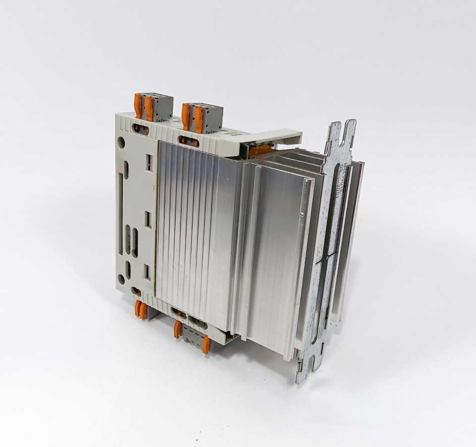 LENZE E82EV371S2B 00450736 8200 vector 230/240V E82EV371_2B