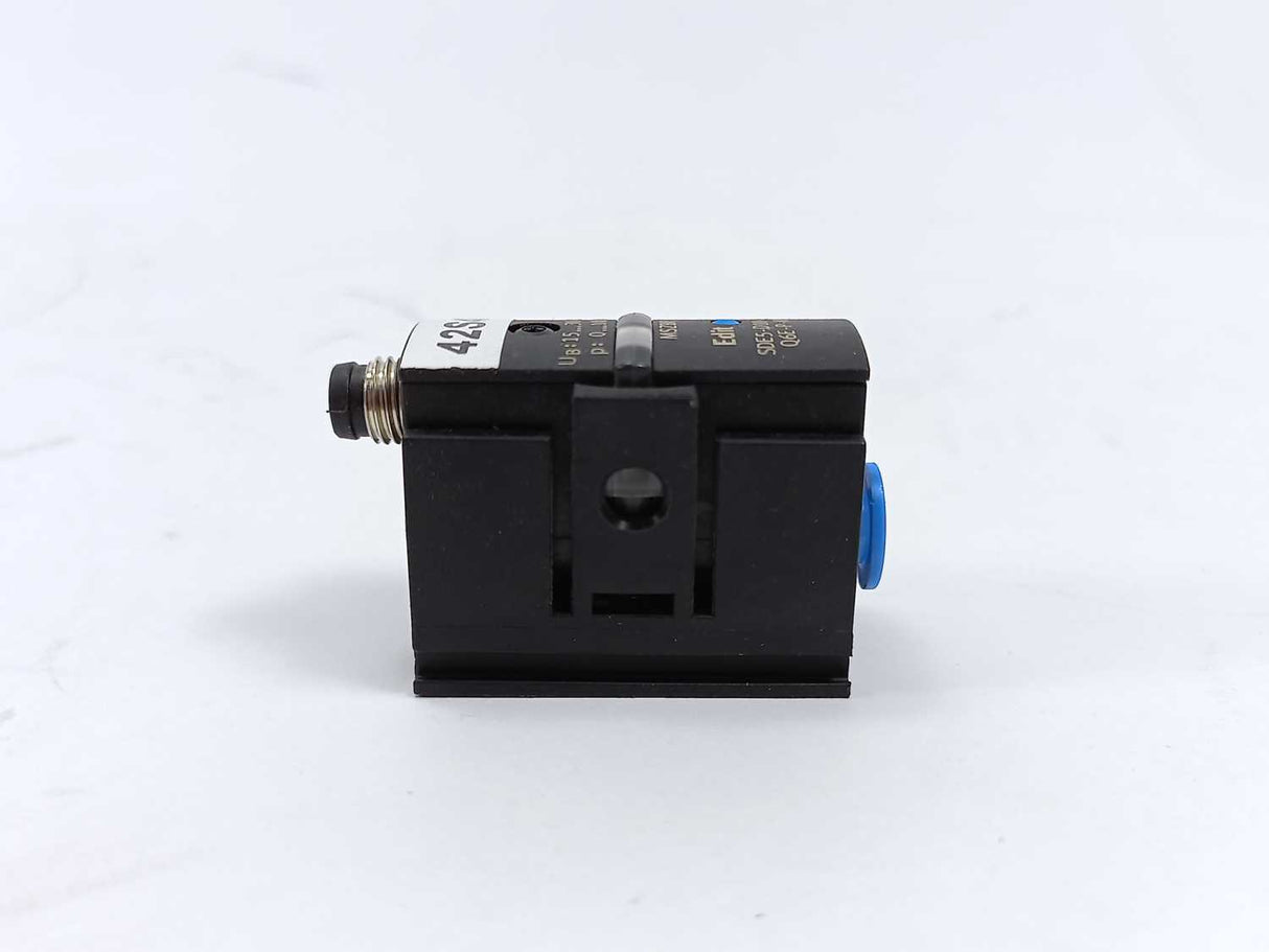 Festo SDE5-D10-O-Q6E-P-M8 Pressure Sensor with 653056