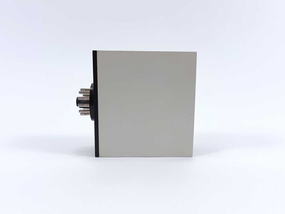 Carlo Gavazzi S 112166 024 INTERVAL TIMER EXTERNAL START