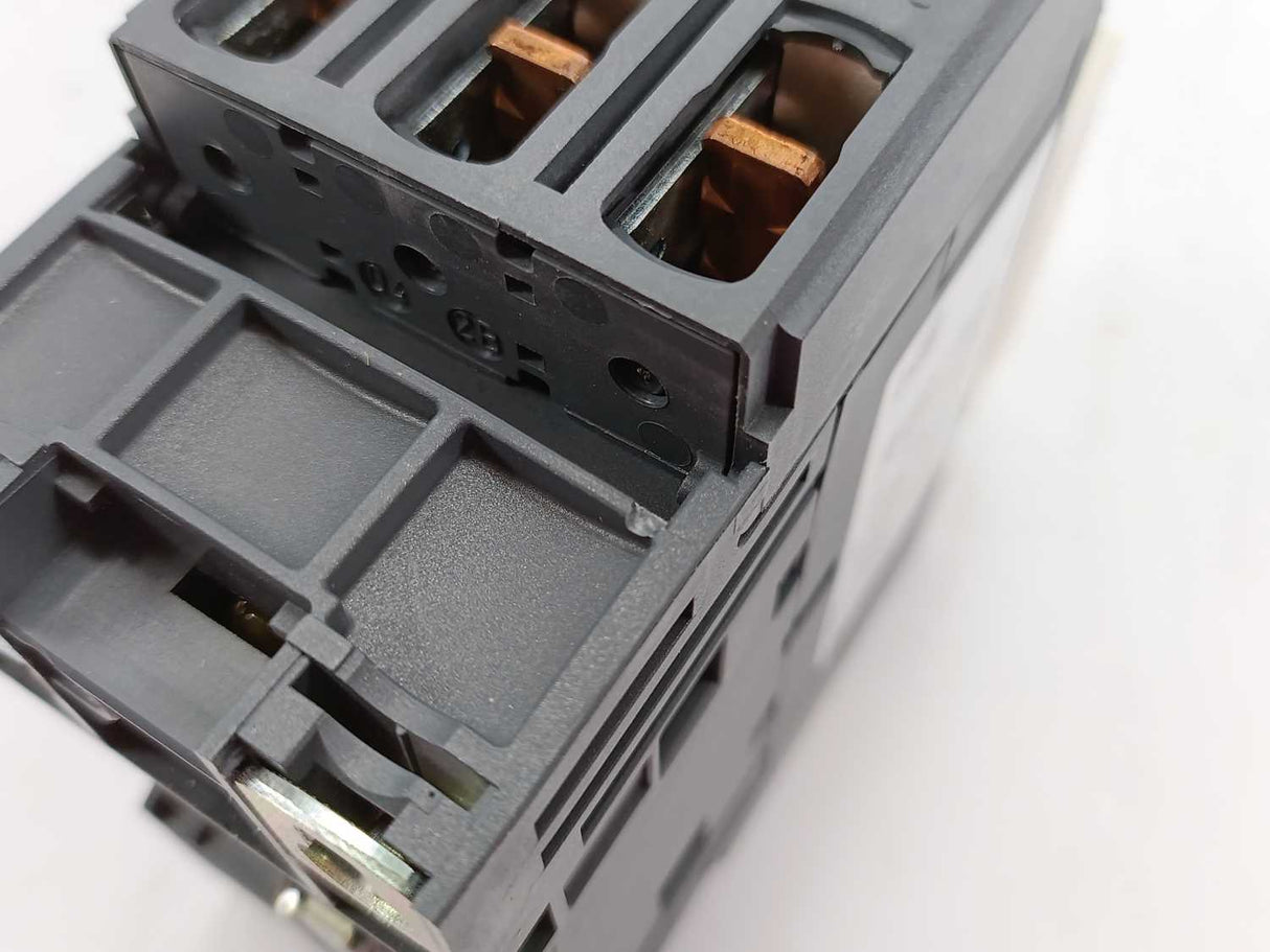 Schneider Electric LC1D40ABD Contactor