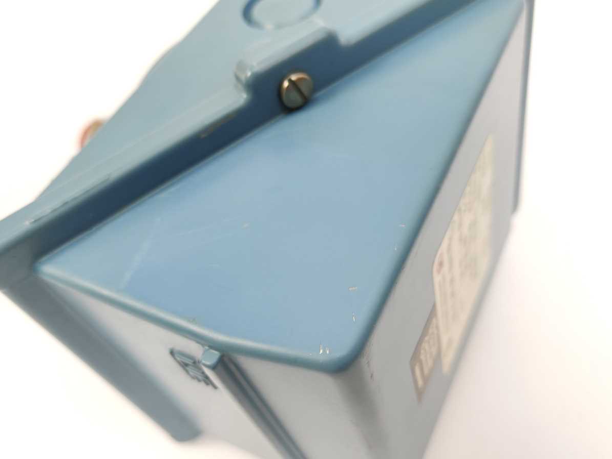 UE United Electric J402-358 Pressure and Temperature Switch
