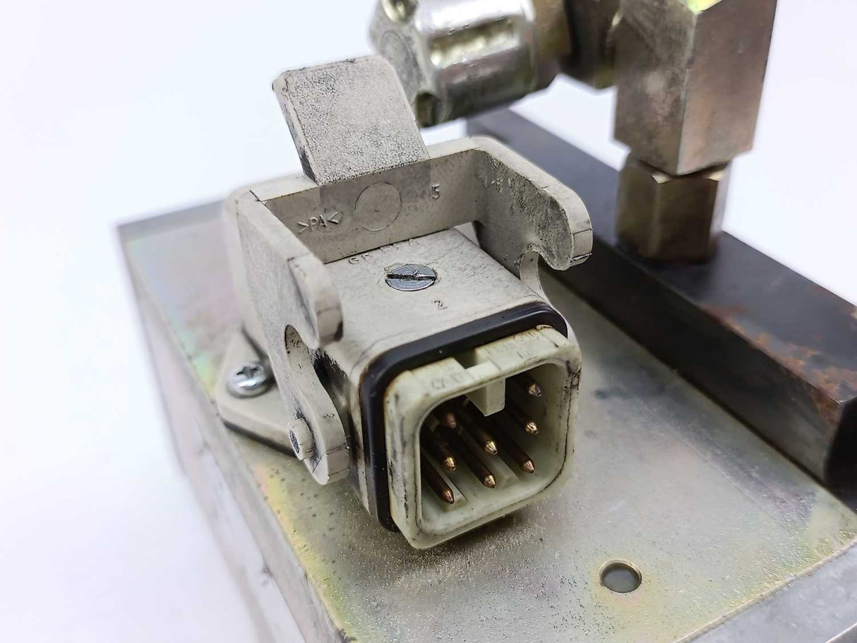 ZF GE5 060 F47/143 Switch unit 12W 24VDC 4161 111 043